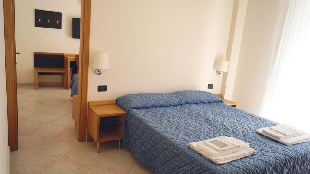 Hotel Mare Azzurro Terracina Eksteriør billede