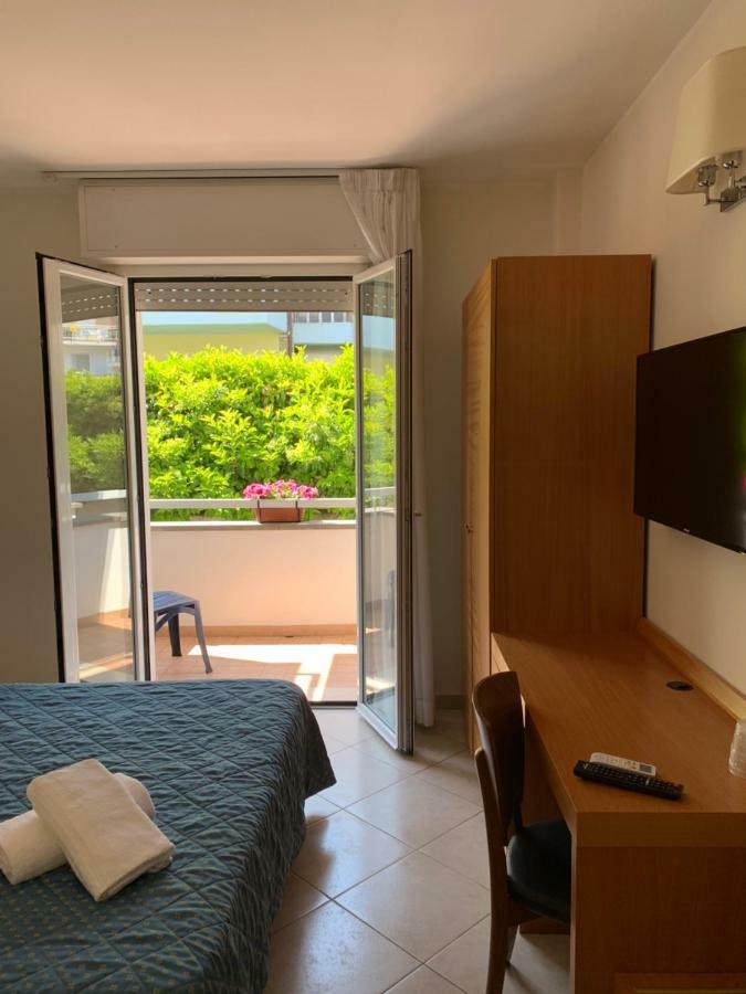 Hotel Mare Azzurro Terracina Eksteriør billede