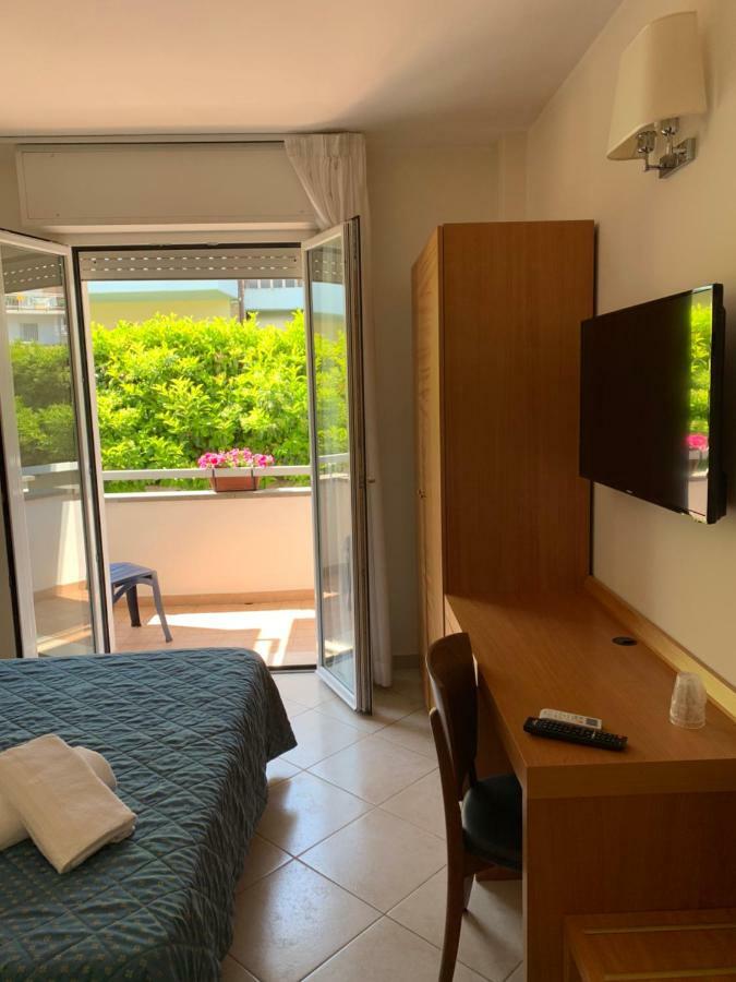 Hotel Mare Azzurro Terracina Eksteriør billede