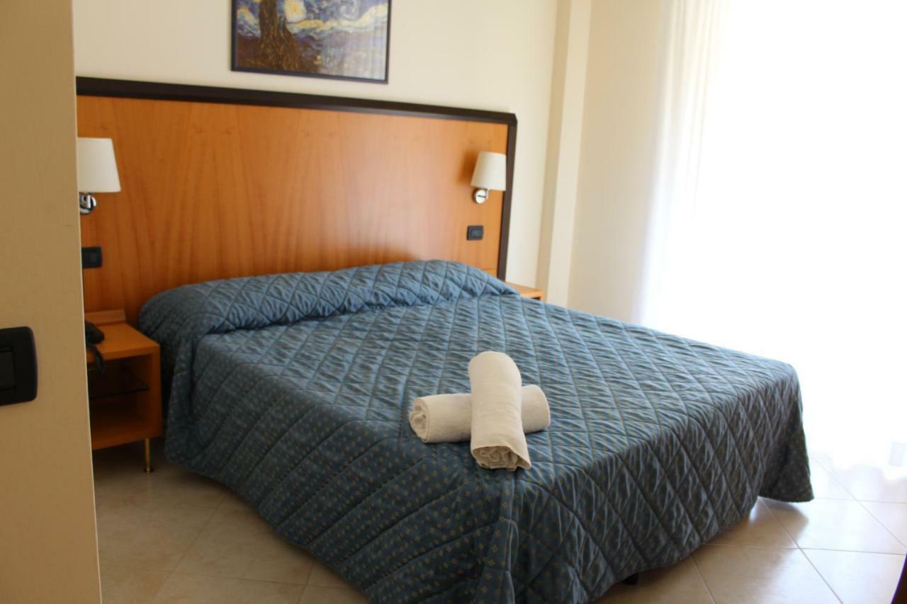 Hotel Mare Azzurro Terracina Eksteriør billede