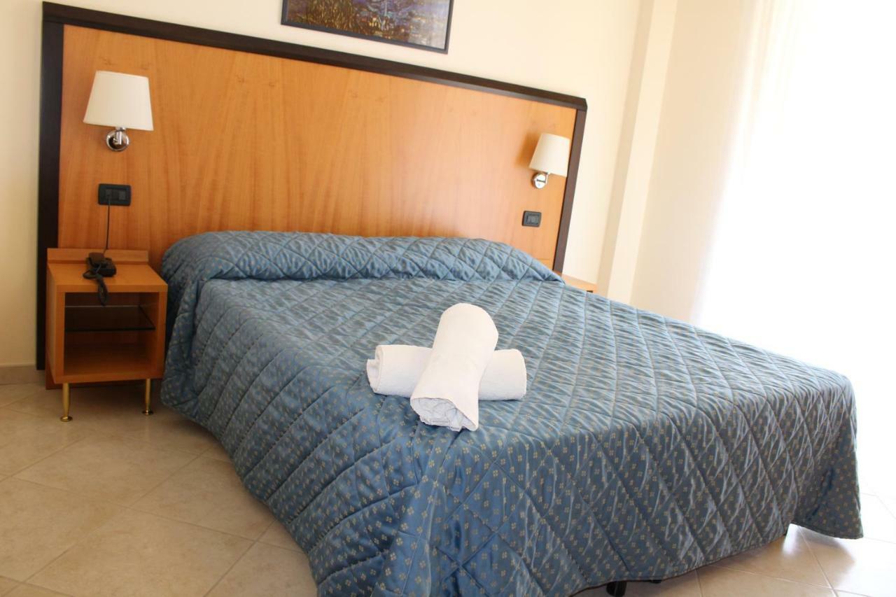 Hotel Mare Azzurro Terracina Eksteriør billede