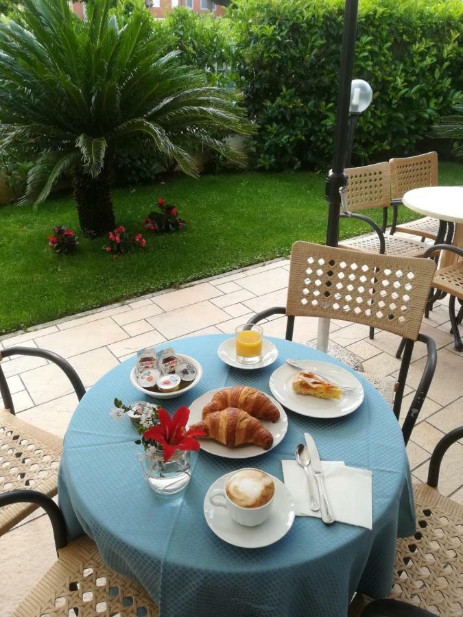 Hotel Mare Azzurro Terracina Eksteriør billede
