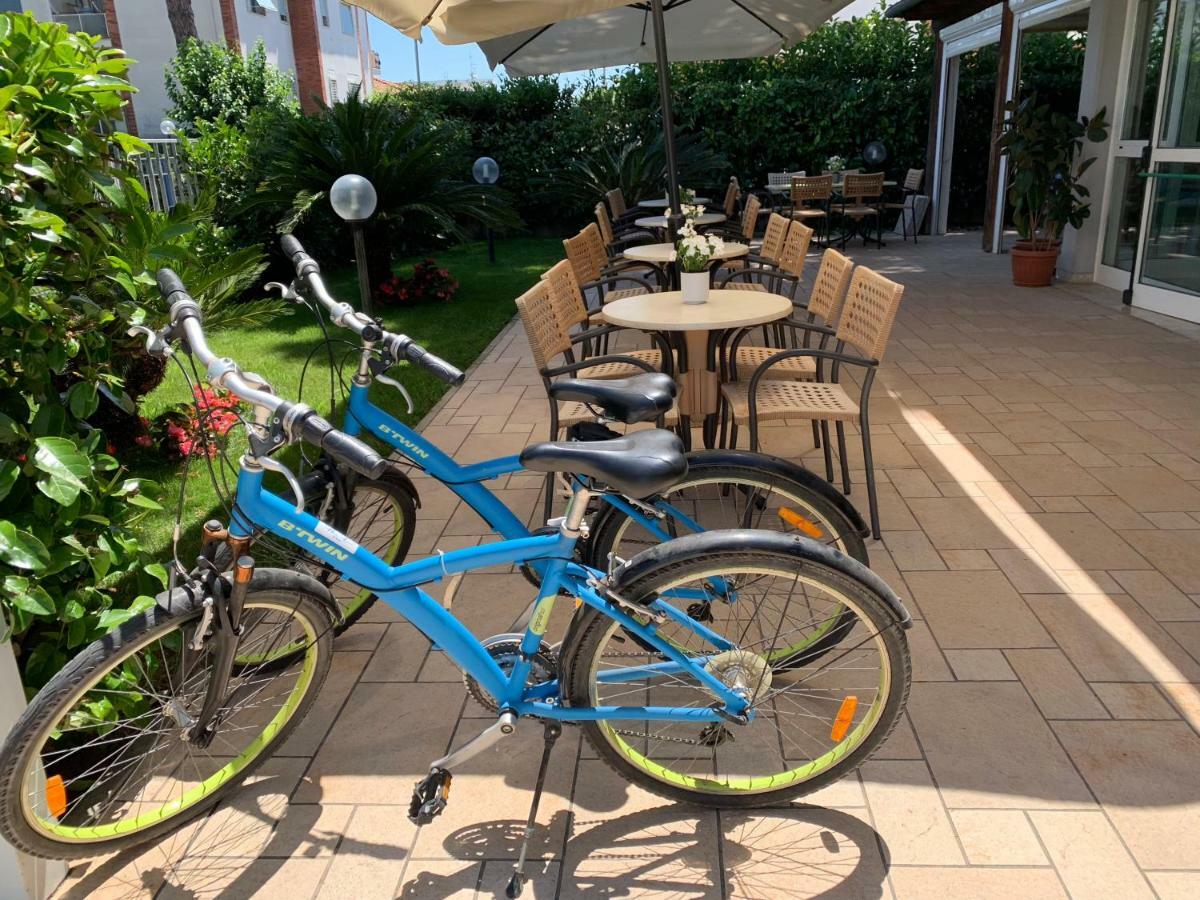 Hotel Mare Azzurro Terracina Eksteriør billede